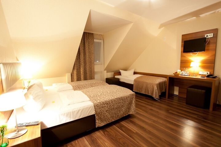 Room 6 of 50