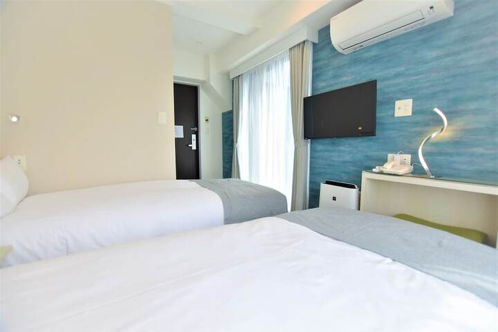 Room 8 of 13