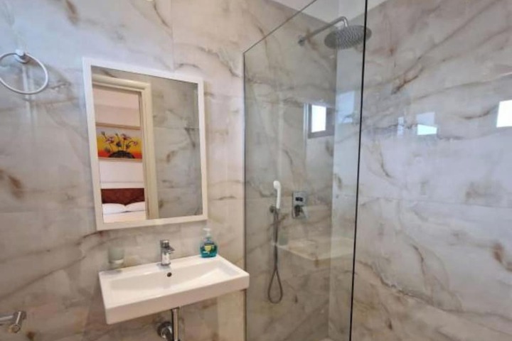Room 19 of 28