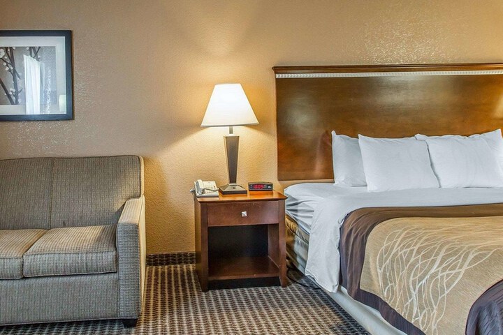 1 King Bed (17 of 23)
