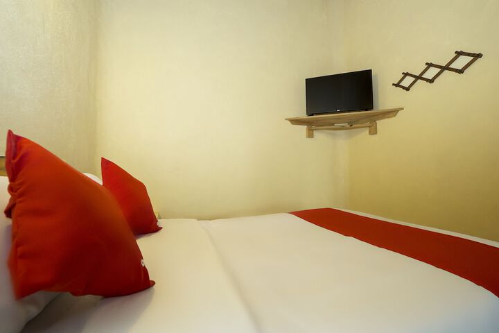 Room 6 of 33
