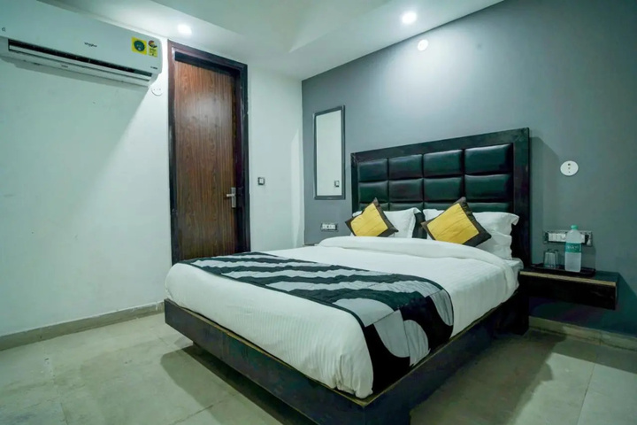 Room 4 of 17