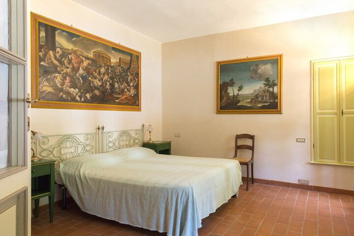 Room 5 of 36