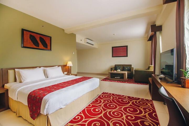 Room 8 of 9