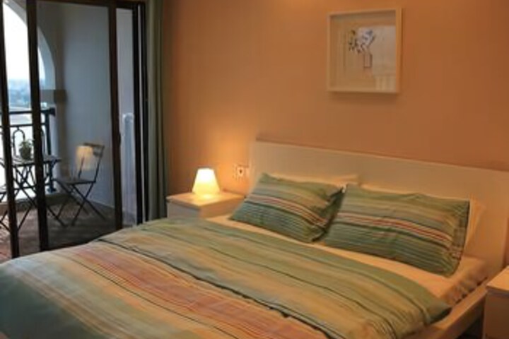 Room 5 of 6