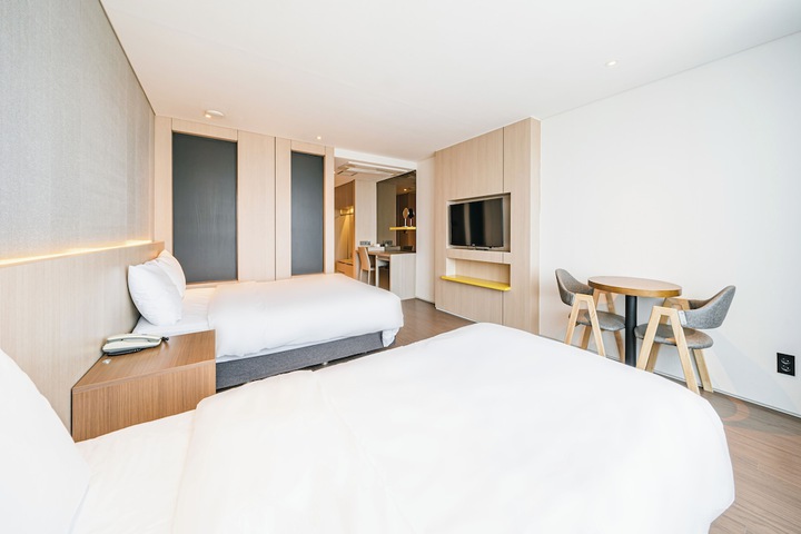 Room 33 of 84