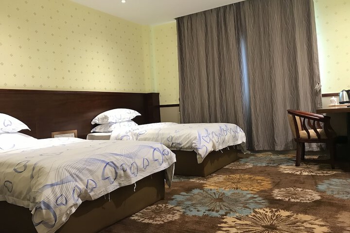 Room 10 of 28