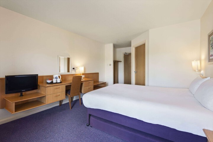 Room 6 of 16