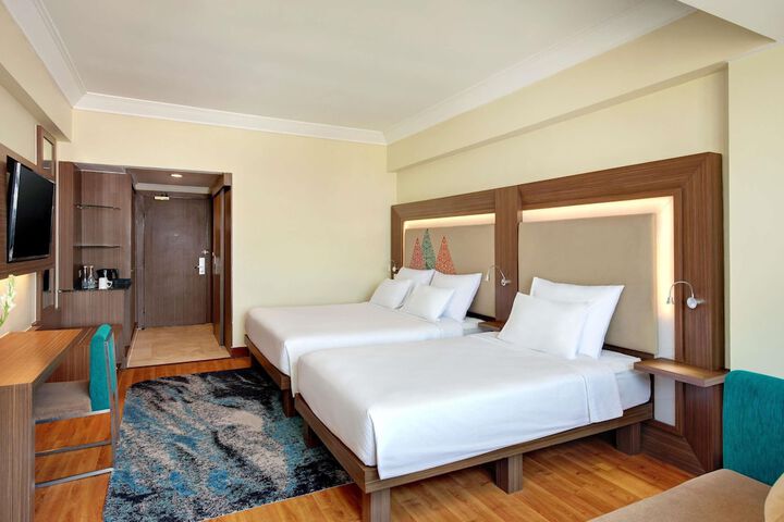 Room 3 of 62