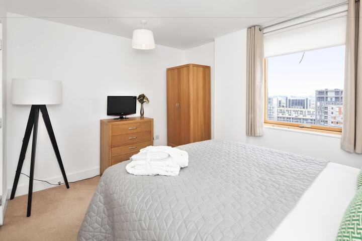 Room 6 of 28