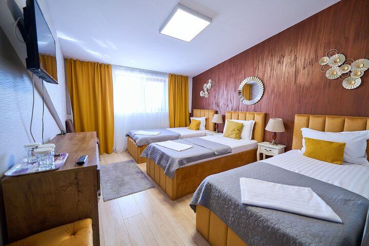 Room 52 of 136