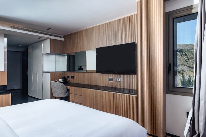 Room 10 of 36