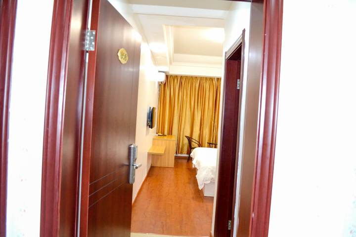 Room 8 of 20