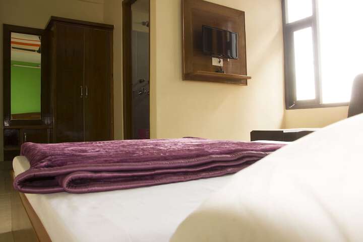 Room 8 of 25