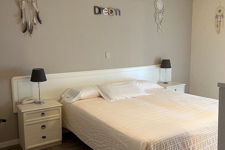 Room 25 of 154