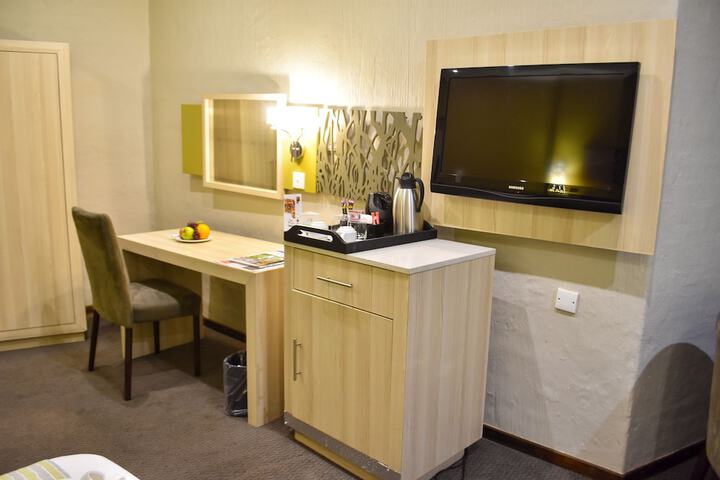 Room 13 of 37