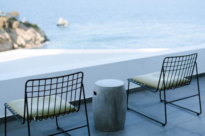 Lounge 176 of 266