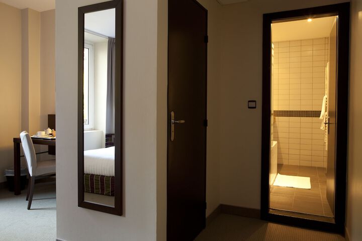 Room 22 of 40