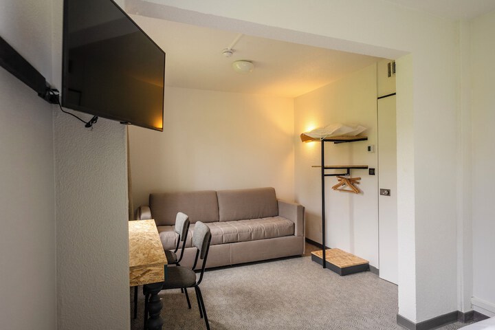Room 9 of 29