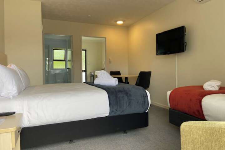 Room 16 of 80