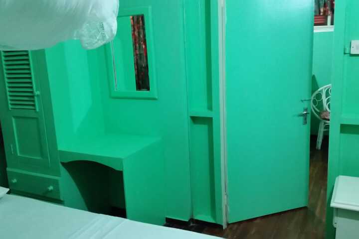 Room 9 of 46