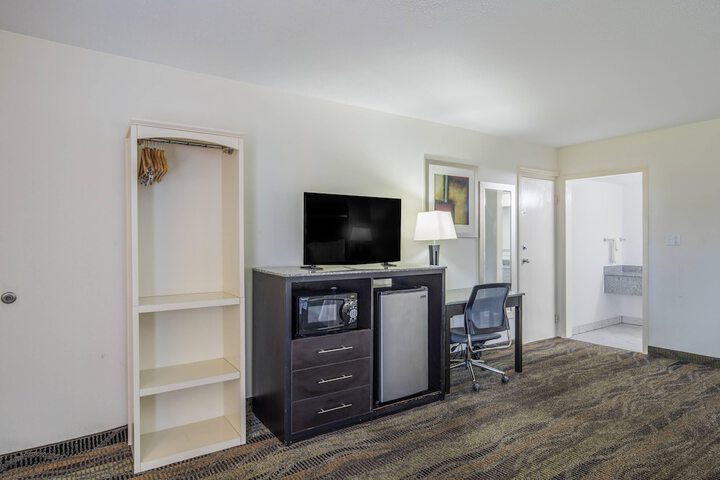 Room 38 of 71