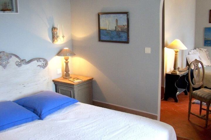 Room 9 of 30