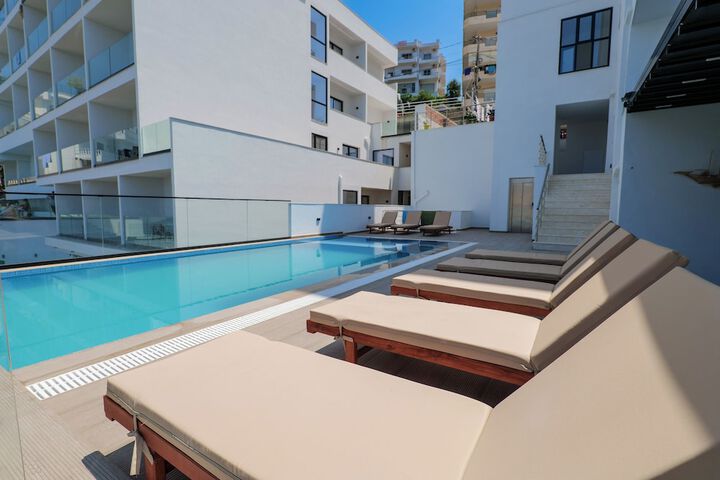 Pool 114 of 152