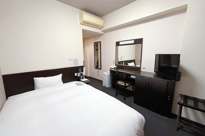 Room 3 of 35
