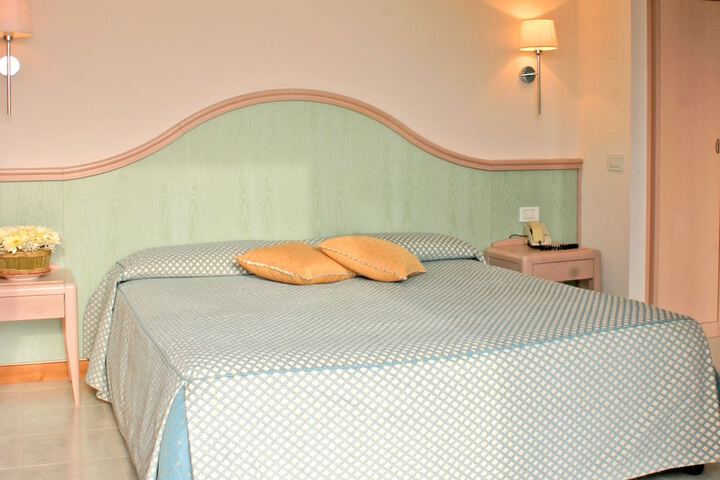 Room 4 of 87