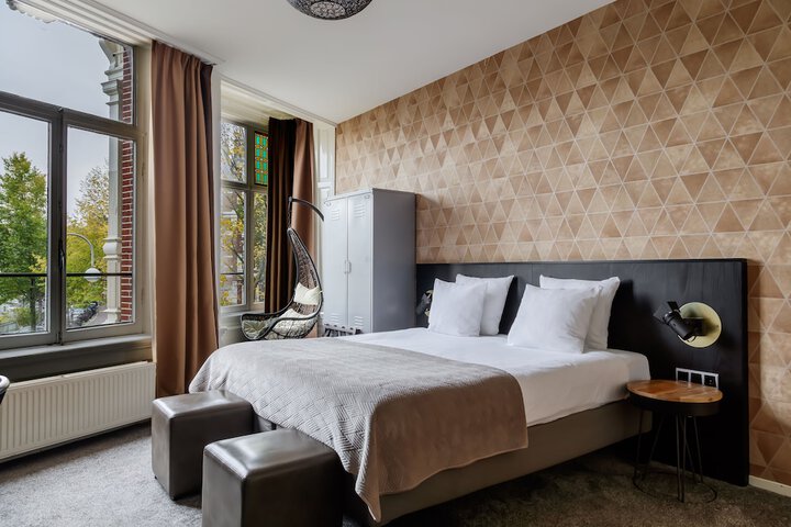 Room 6 of 27