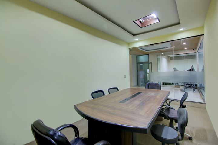Business Center 39 of 41