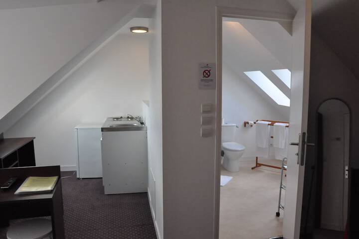 Room 61 of 98