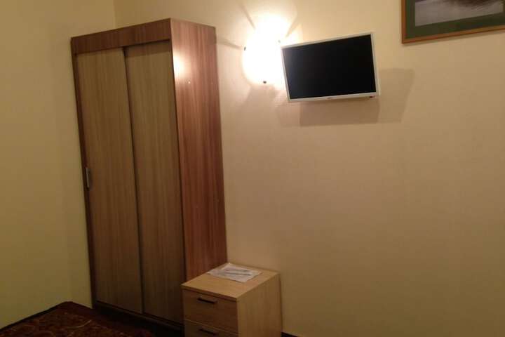 Room 2 of 19