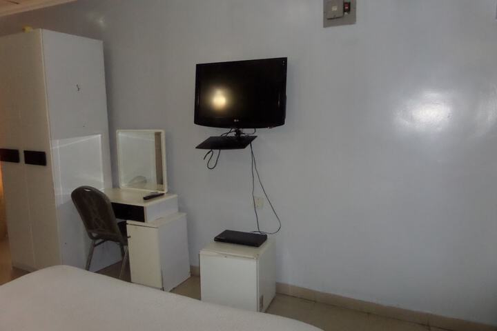 Room 17 of 28