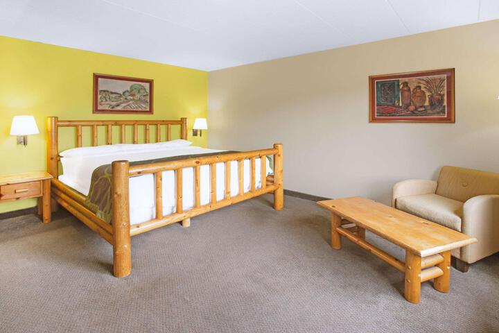 1 King Bed (12 of 15)