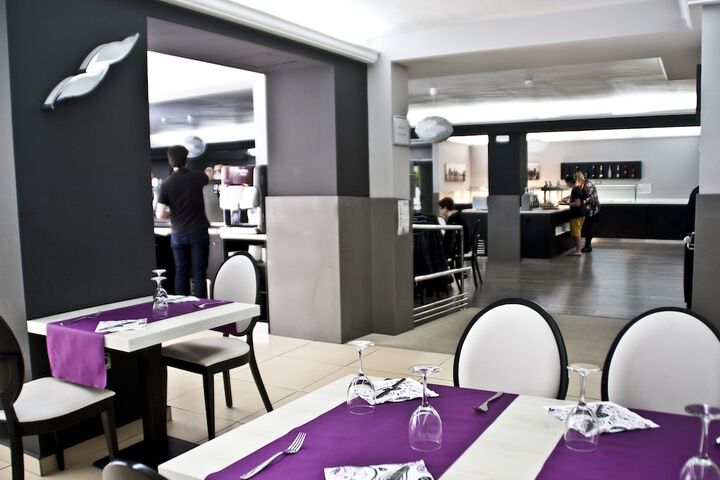 Dining 17 of 37