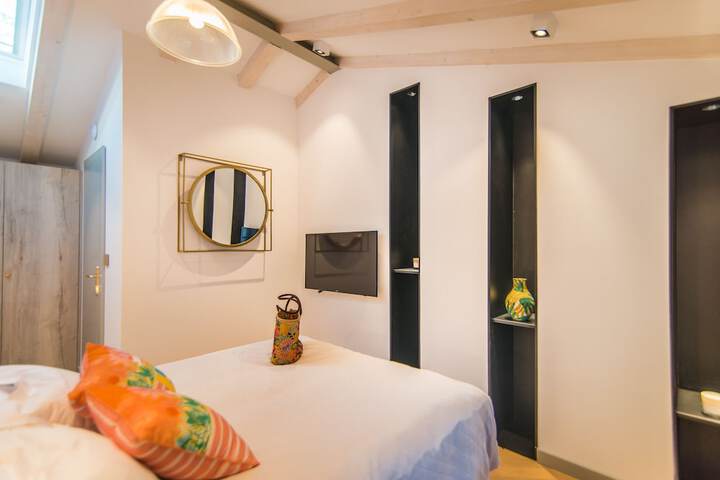 Room 104 of 192