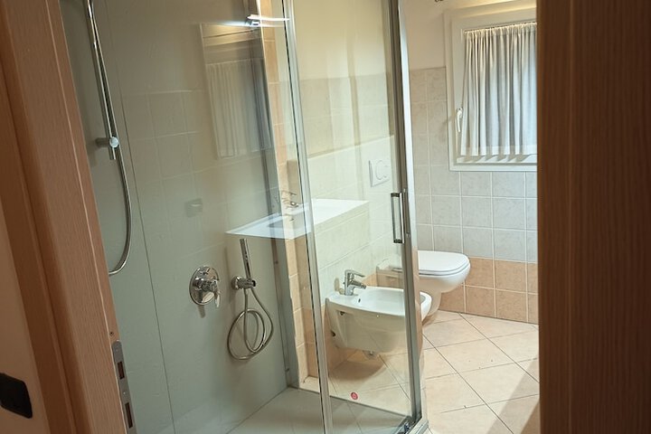 Room 10 of 29