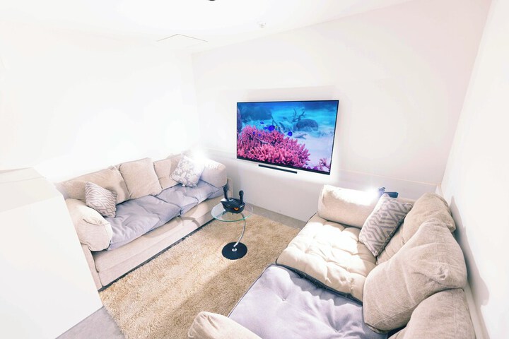 Lounge 64 of 72