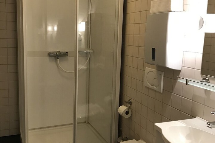 Room 16 of 31