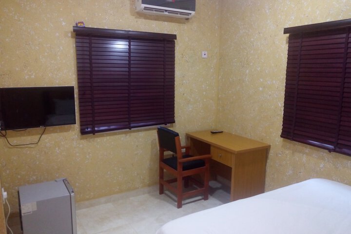 Room 5 of 35