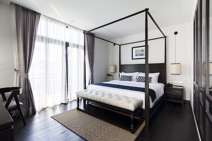 Room 18 of 80