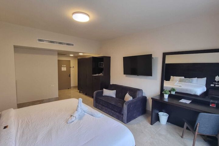 Room 72 of 243