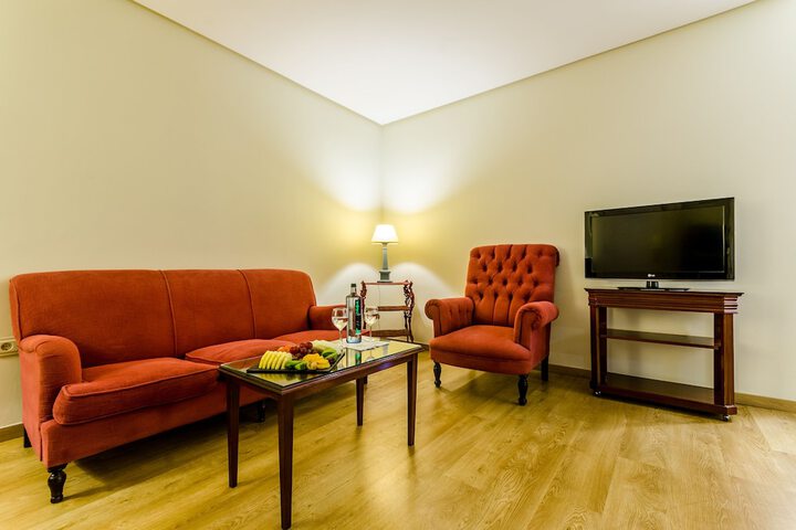 Room 9 of 30