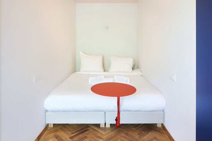 Room 52 of 143