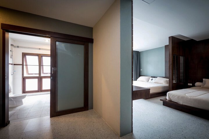 Room 3 of 94