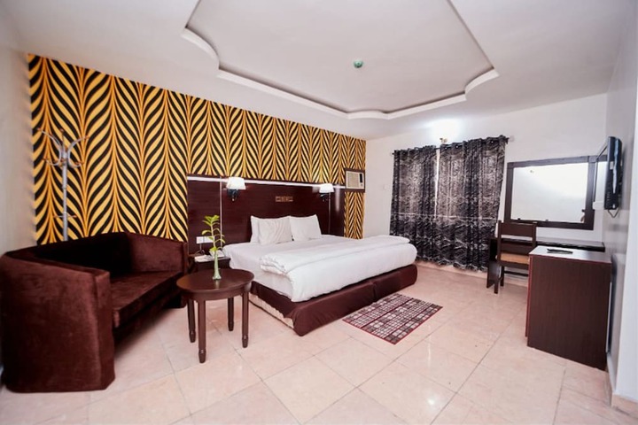 Room 10 of 51