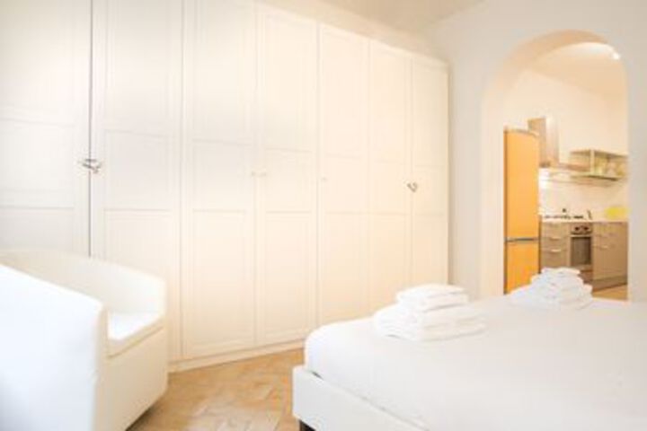 Room 6 of 14
