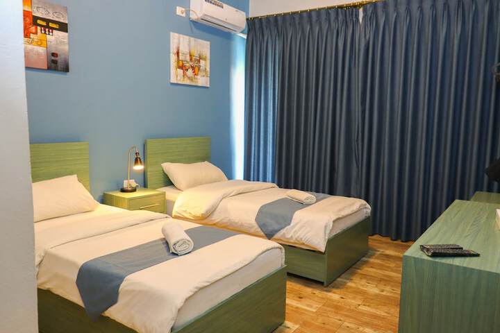 Room 4 of 114